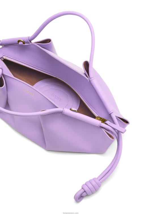 malva claro bolso paseo pequeño de piel de becerro napa brillante Loewe R8J8Z354 mujer