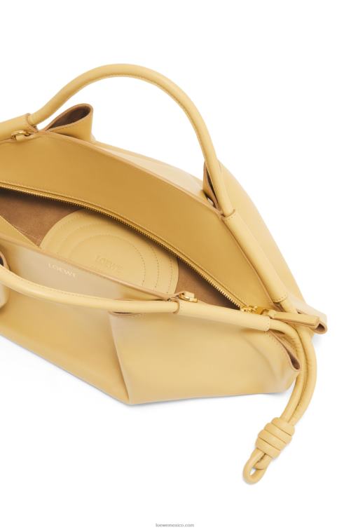 mantequilla oscura Bolso paseo de piel de becerro napa brillante Loewe R8J8Z352 mujer