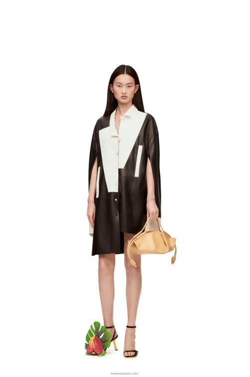 mantequilla oscura bolso paseo pequeño de piel de becerro napa brillante Loewe R8J8Z351 mujer