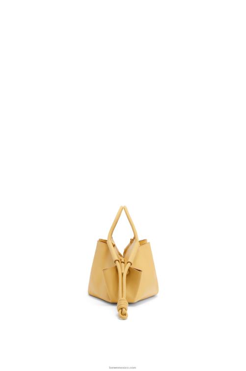 mantequilla oscura bolso paseo pequeño de piel de becerro napa brillante Loewe R8J8Z351 mujer