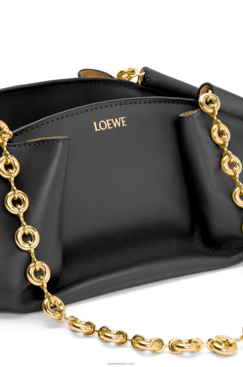 negro bolso paseo pequeño de piel de becerro napa brillante con cadena Loewe R8J8Z402 mujer