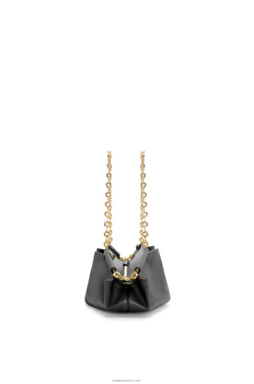 negro bolso paseo pequeño de piel de becerro napa brillante con cadena Loewe R8J8Z402 mujer