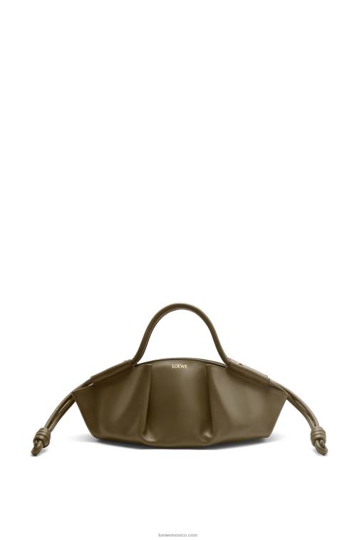 verde caqui oscuro bolso paseo pequeño de piel de becerro napa brillante Loewe R8J8Z353 mujer