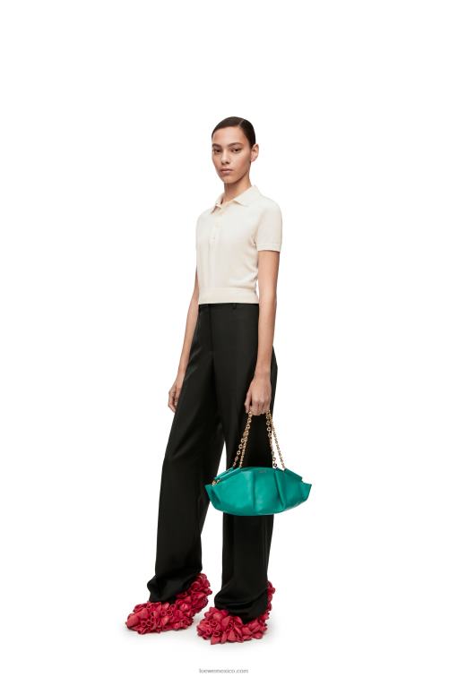 verde esmeralda bolso paseo pequeño de piel de becerro napa brillante con cadena Loewe R8J8Z403 mujer
