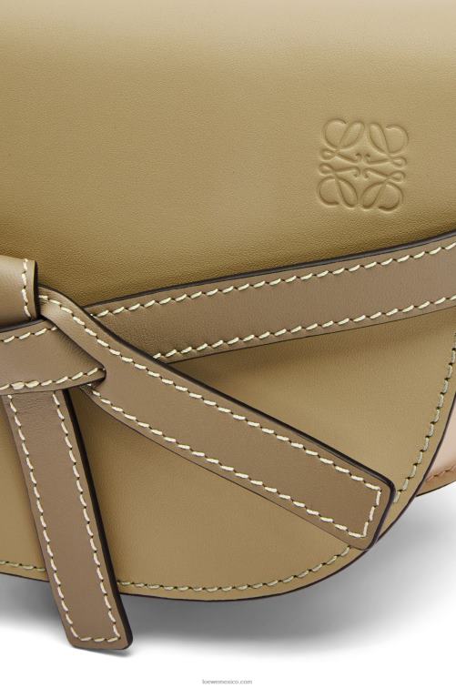 verde arcilla/beige empolvado bolso mini gate dual de piel de becerro suave Loewe R8J8Z240 mujer