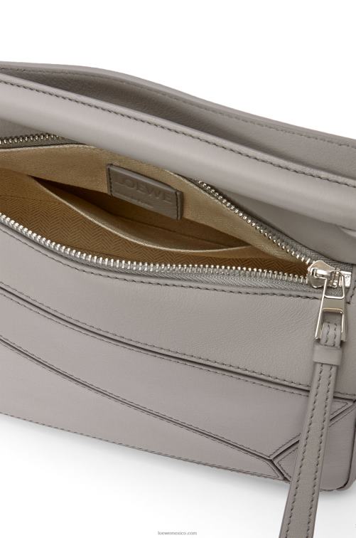 Perla gris bolso puzzle pequeño de piel de becerro clásica Loewe R8J8Z537 mujer