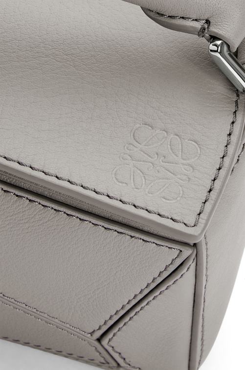 Perla gris minibolso puzzle de piel de becerro clásica Loewe R8J8Z314 mujer