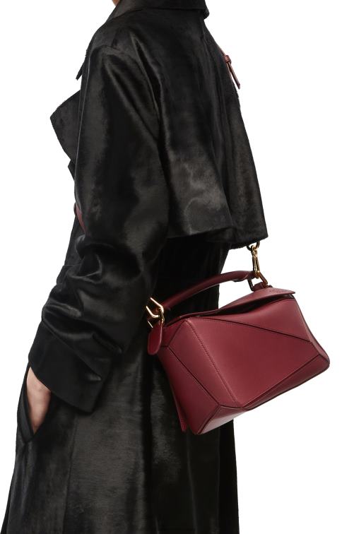 baya silvestre bolso puzzle pequeño de piel de becerro clásica Loewe R8J8Z544 mujer