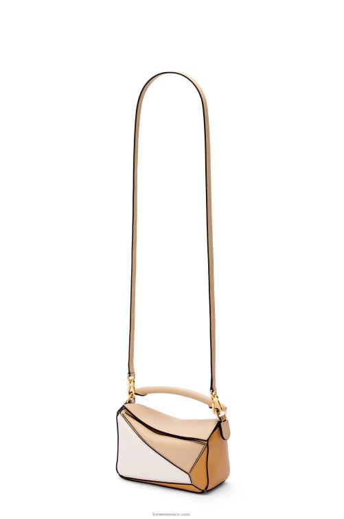 beige polvoriento/blanco suave minibolso puzzle de piel de becerro clásica Loewe R8J8Z233 mujer