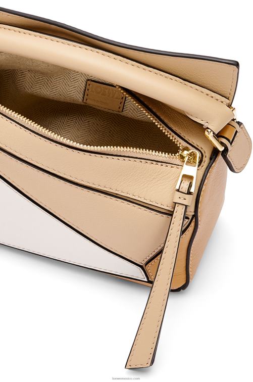 beige polvoriento/blanco suave minibolso puzzle de piel de becerro clásica Loewe R8J8Z233 mujer