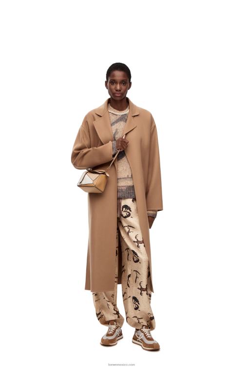 beige polvoriento/blanco suave minibolso puzzle de piel de becerro clásica Loewe R8J8Z233 mujer