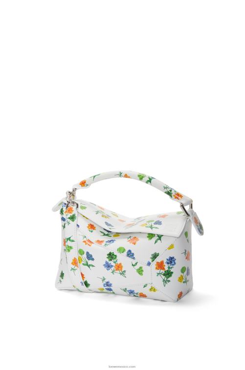 blanco/multicolor bolso pequeño con borde rompecabezas de flores de piel de becerro satinada Loewe R8J8Z394 mujer