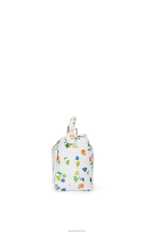 blanco/multicolor bolso pequeño con borde rompecabezas de flores de piel de becerro satinada Loewe R8J8Z394 mujer