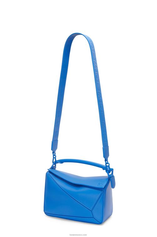 buceo azul bolso puzzle pequeño de piel de becerro satinada Loewe R8J8Z480 mujer