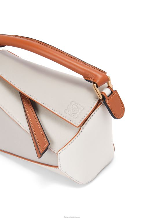 fantasma/blanco suave canto mini puzzle de piel de becerro napa Loewe R8J8Z258 mujer