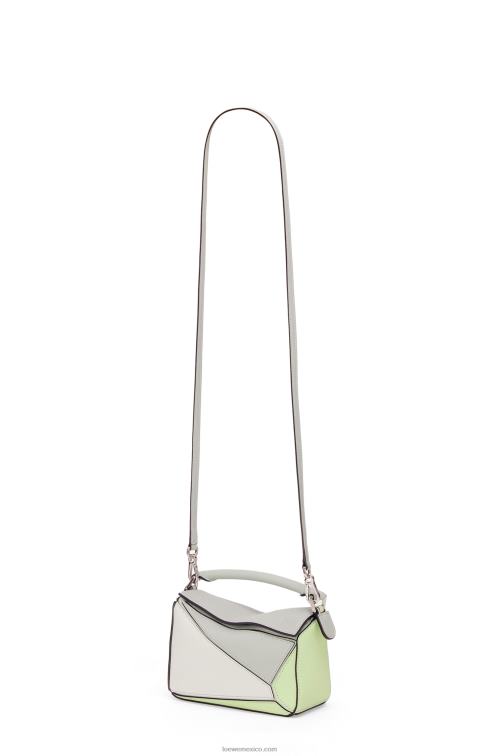 gris ceniza/celadón claro minibolso puzzle de piel de becerro clásica Loewe R8J8Z257 mujer