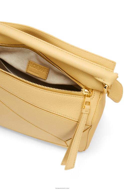 mantequilla oscura bolso puzzle pequeño de suave piel de becerro granulada Loewe R8J8Z393 mujer