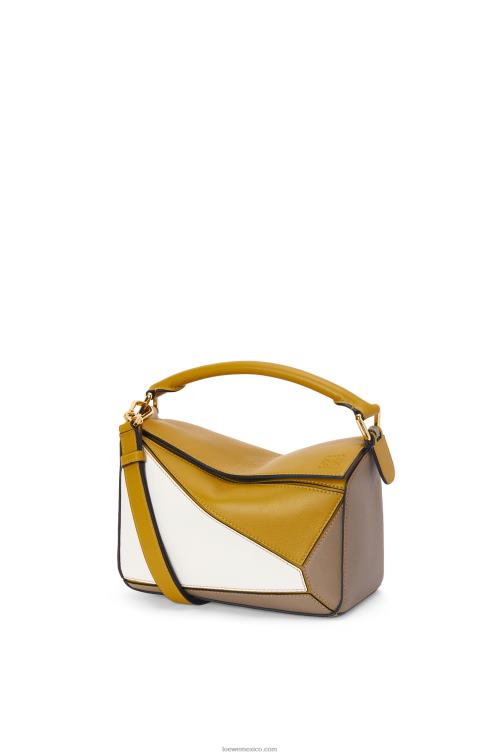 ocre/blanco suave bolso puzzle pequeño de piel de becerro clásica Loewe R8J8Z497 mujer
