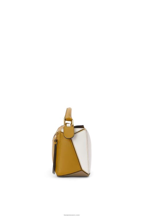 ocre/blanco suave bolso puzzle pequeño de piel de becerro clásica Loewe R8J8Z497 mujer