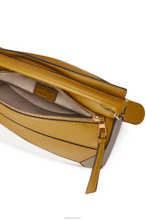 ocre/blanco suave bolso puzzle pequeño de piel de becerro clásica Loewe R8J8Z497 mujer