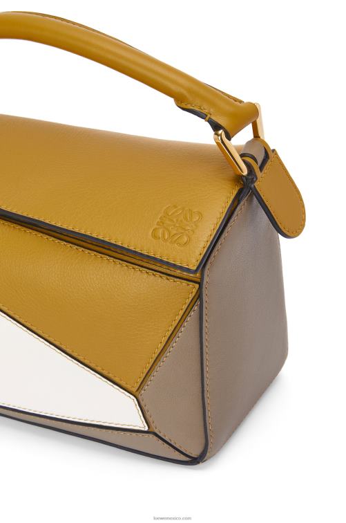 ocre/blanco suave bolso puzzle pequeño de piel de becerro clásica Loewe R8J8Z497 mujer