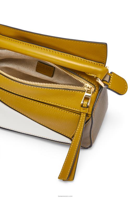ocre/blanco suave minibolso puzzle de piel de becerro clásica Loewe R8J8Z277 mujer