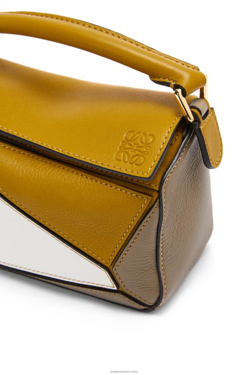 ocre/blanco suave minibolso puzzle de piel de becerro clásica Loewe R8J8Z277 mujer