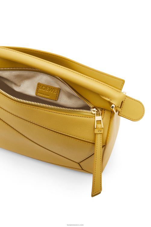 ocre brillante bolso puzzle pequeño de piel de becerro clásica Loewe R8J8Z365 mujer