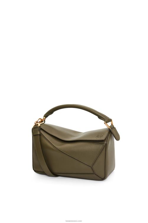 verde caqui oscuro bolso puzzle pequeño de piel de becerro clásica Loewe R8J8Z542 mujer