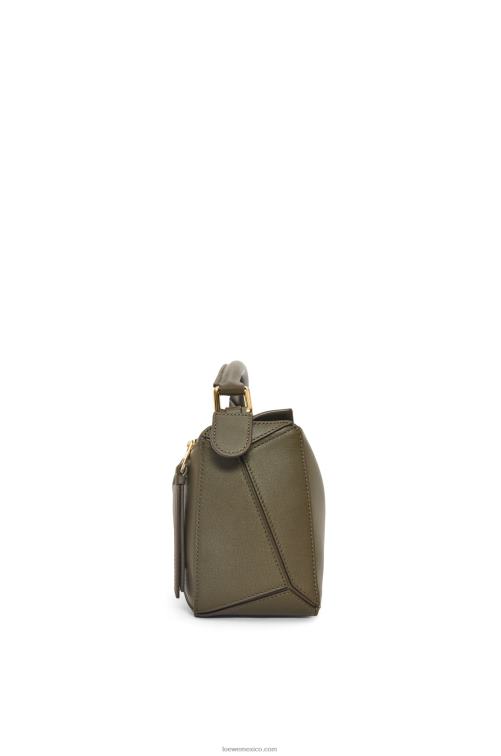 verde caqui oscuro bolso puzzle pequeño de piel de becerro clásica Loewe R8J8Z542 mujer