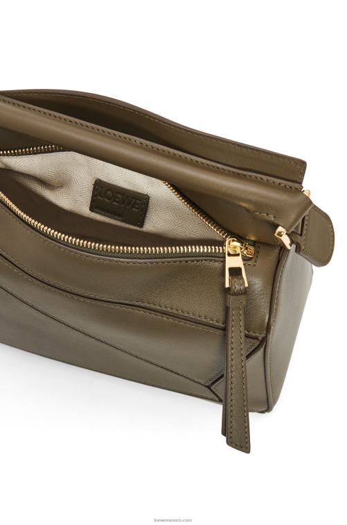 verde caqui oscuro bolso puzzle pequeño de piel de becerro clásica Loewe R8J8Z542 mujer