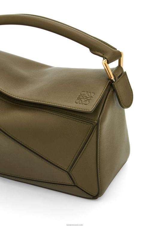 verde caqui oscuro bolso puzzle pequeño de piel de becerro clásica Loewe R8J8Z542 mujer