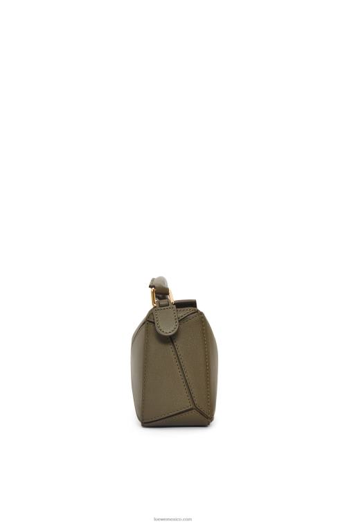 verde caqui oscuro minibolso puzzle de piel de becerro clásica Loewe R8J8Z202 mujer