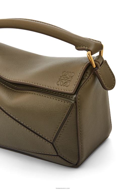 verde caqui oscuro minibolso puzzle de piel de becerro clásica Loewe R8J8Z202 mujer