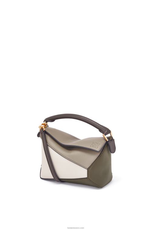 verde laurel/avena claro canto mini puzzle de piel de becerro napa Loewe R8J8Z253 mujer