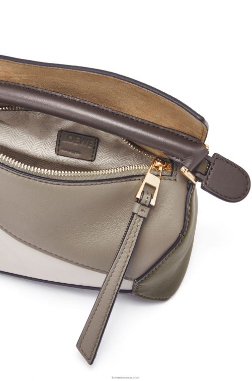 verde laurel/avena claro canto mini puzzle de piel de becerro napa Loewe R8J8Z253 mujer