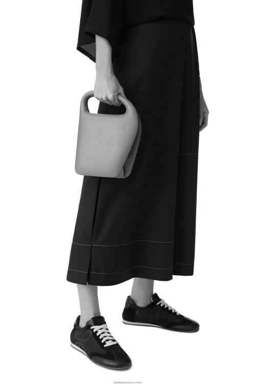 broncearse bolso d architects de piel de becerro natural Loewe R8J8Z182 mujer