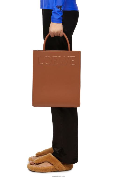 broncearse bolso tote a5 estándar en piel de becerro elegante Loewe R8J8Z116 mujer