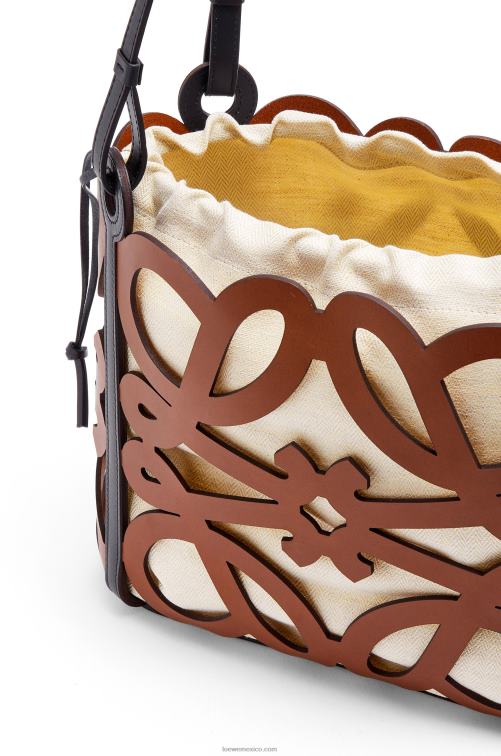 broncearse bolso tote pequeño con anagrama recortado de piel de becerro Loewe R8J8Z125 mujer