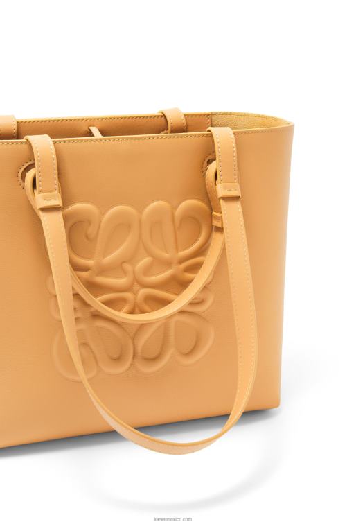 cálido desierto bolso tote hinchable pequeño con anagrama en piel de becerro clásica Loewe R8J8Z123 mujer