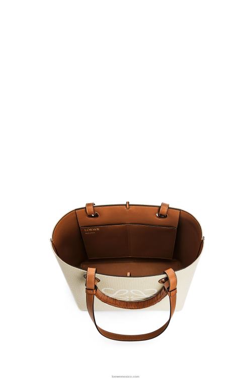 crudo/bronceado bolso shopper pequeño con anagrama de jacquard y piel de becerro Loewe R8J8Z121 mujer