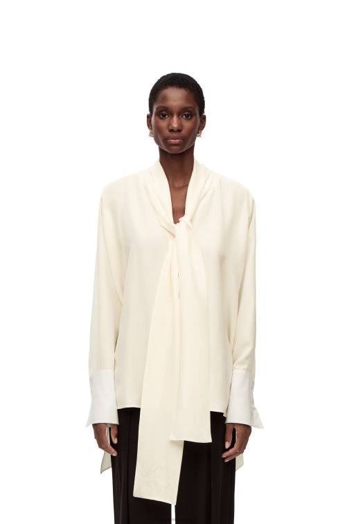 Marfil Blusa de seda con solapa y anagrama Loewe R8J8Z918 mujer