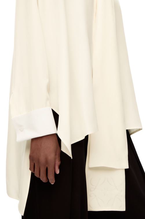 Marfil Blusa de seda con solapa y anagrama Loewe R8J8Z918 mujer