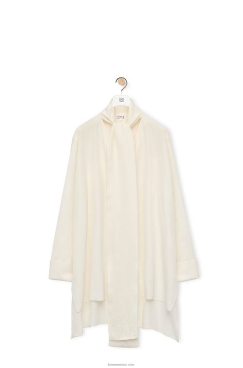 Marfil Blusa de seda con solapa y anagrama Loewe R8J8Z918 mujer