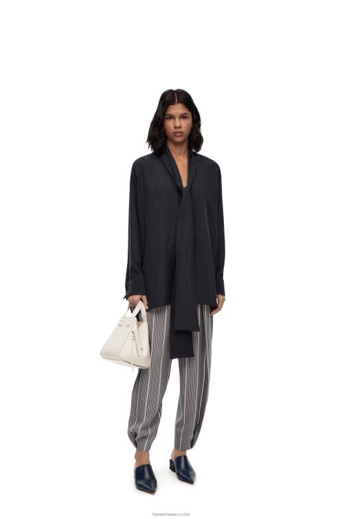 azul profundo Blusa de seda con solapa y anagrama Loewe R8J8Z917 mujer
