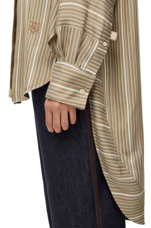 caqui claro g/caqui oscuro g Camisa de seda a rayas con trampantojo Loewe R8J8Z924 mujer