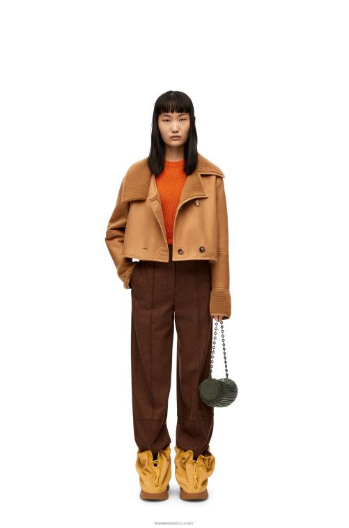 desierto/burdeos chaqueta deconstruida de borrego Loewe R8J8Z1130 mujer