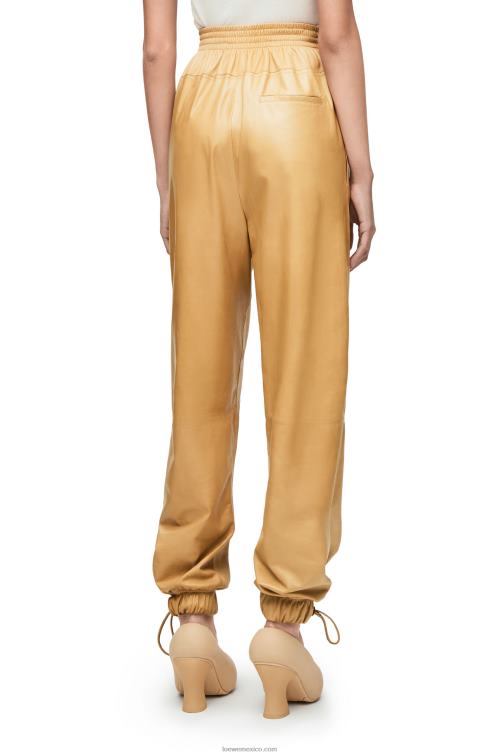 arena/mantequilla pantalones elásticos en napa efecto papel Loewe R8J8Z1115 mujer