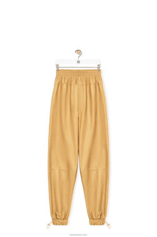 arena/mantequilla pantalones elásticos en napa efecto papel Loewe R8J8Z1115 mujer