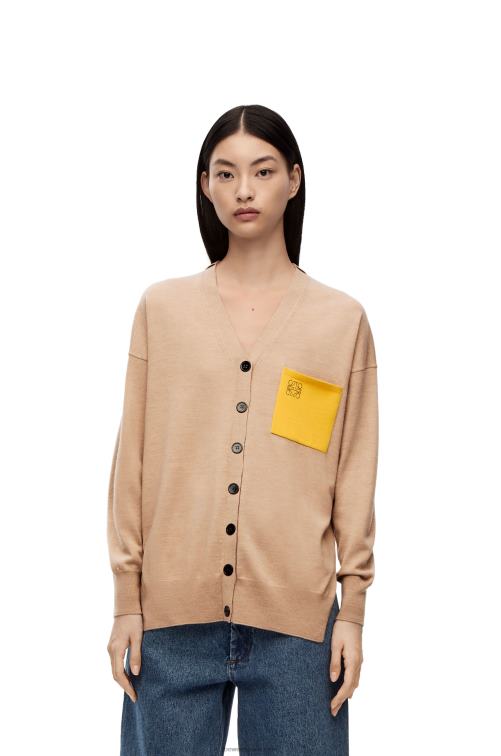 camello Cárdigan de lana con bolsillo con anagrama Loewe R8J8Z992 mujer